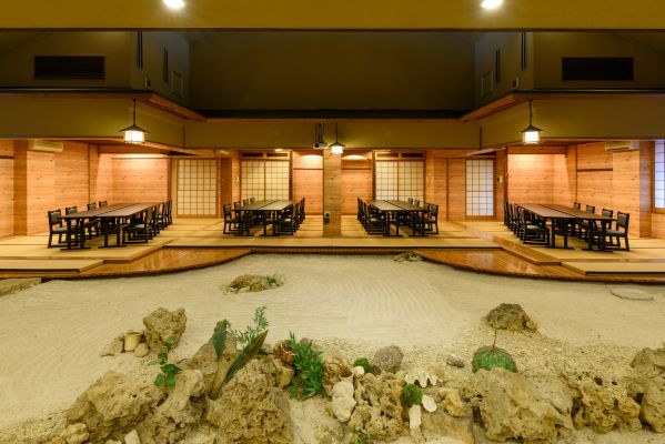 琉球料理と琉球舞踊 四つ竹 久米店