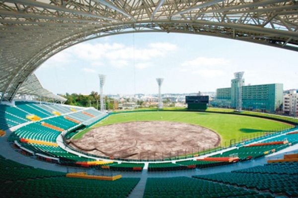 沖縄セルラースタジアム那覇（那覇市営奥武山野球場）