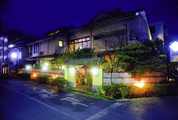 琉球料理と琉球舞踊 四つ竹 久米店