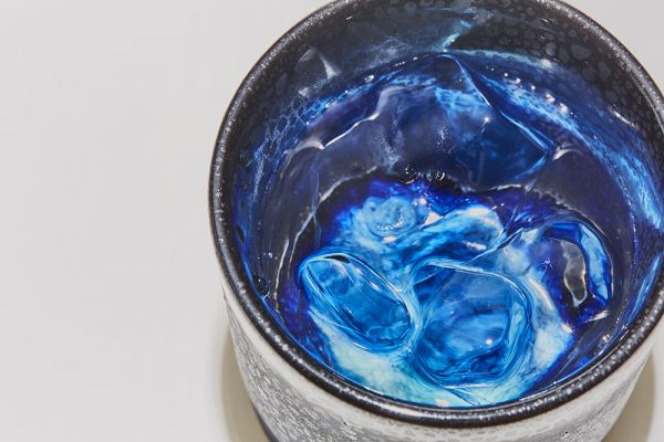 抹茶茶碗を覗くと