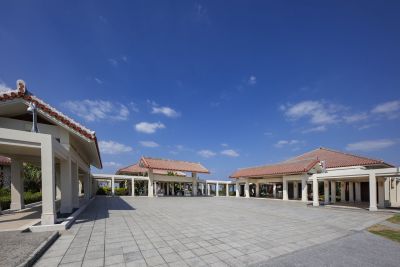 万国津梁館　外観（中央）