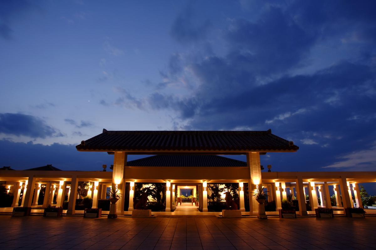 万国津梁館