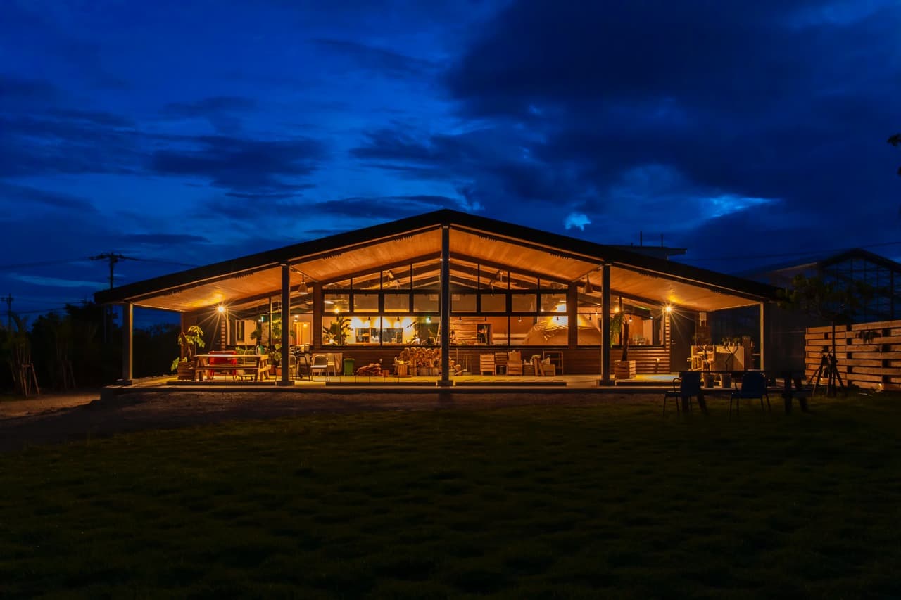 Cafe Restaurant (Night view)