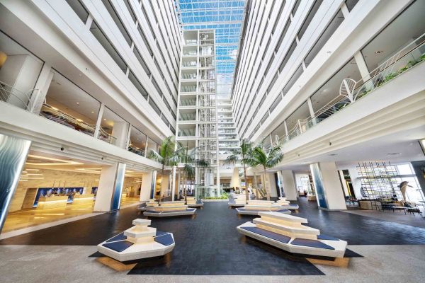 Renaissance Floor Lounge