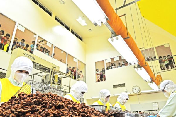 株式会社上間菓子店（スッパイマン工場）