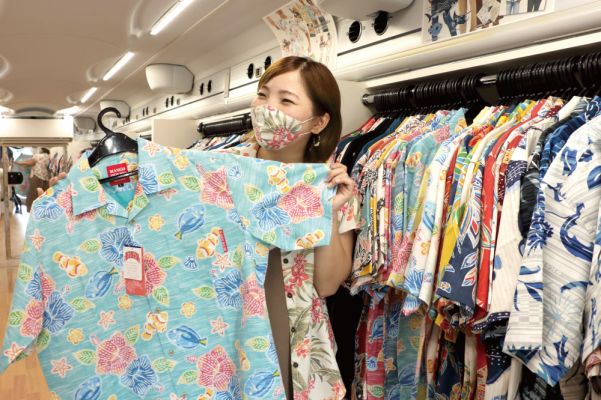 マンゴハウス　アイランドバス（かりゆしウェア移動販売店）