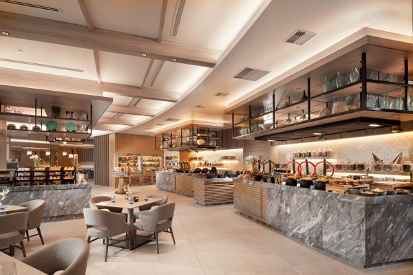 All Day Dining Buffet 「AZURE」（オールデイダイニング　アジュール）